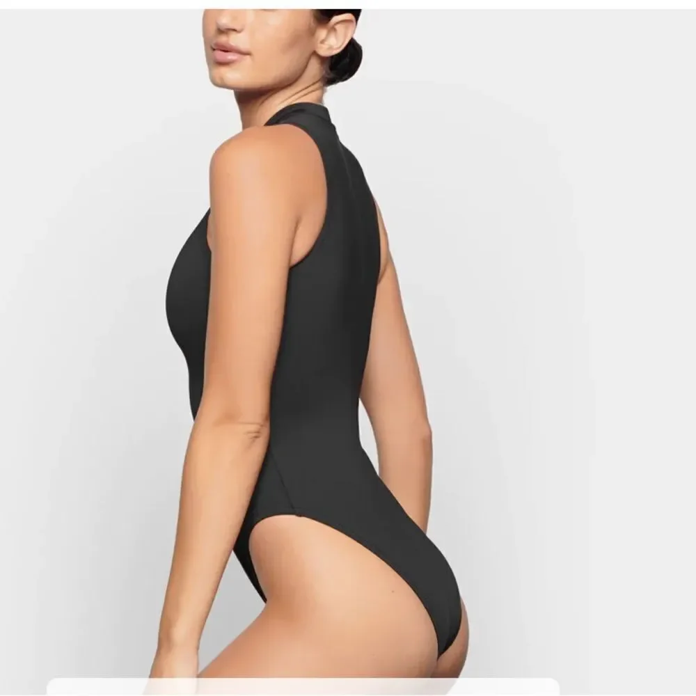 SKIMS SWIM ZIP FRONT SLEEVELESS‎ ONE PIECE ALMOND 4XL NWT